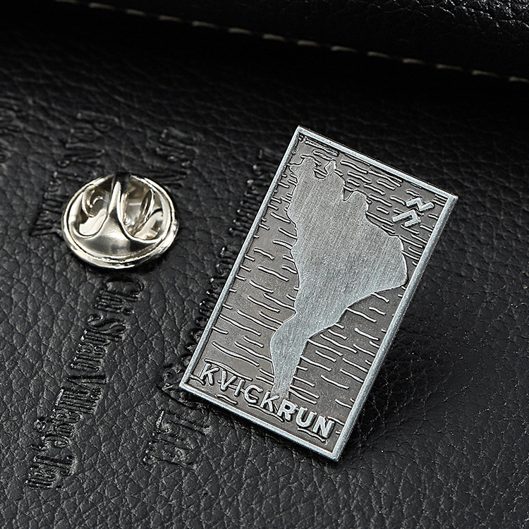 Custom Die Struck Metal Antique Silver Pin for Running