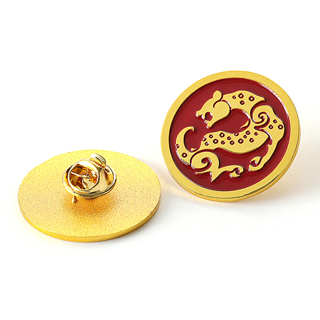 Metal Custom Gold Round Tiger Pin